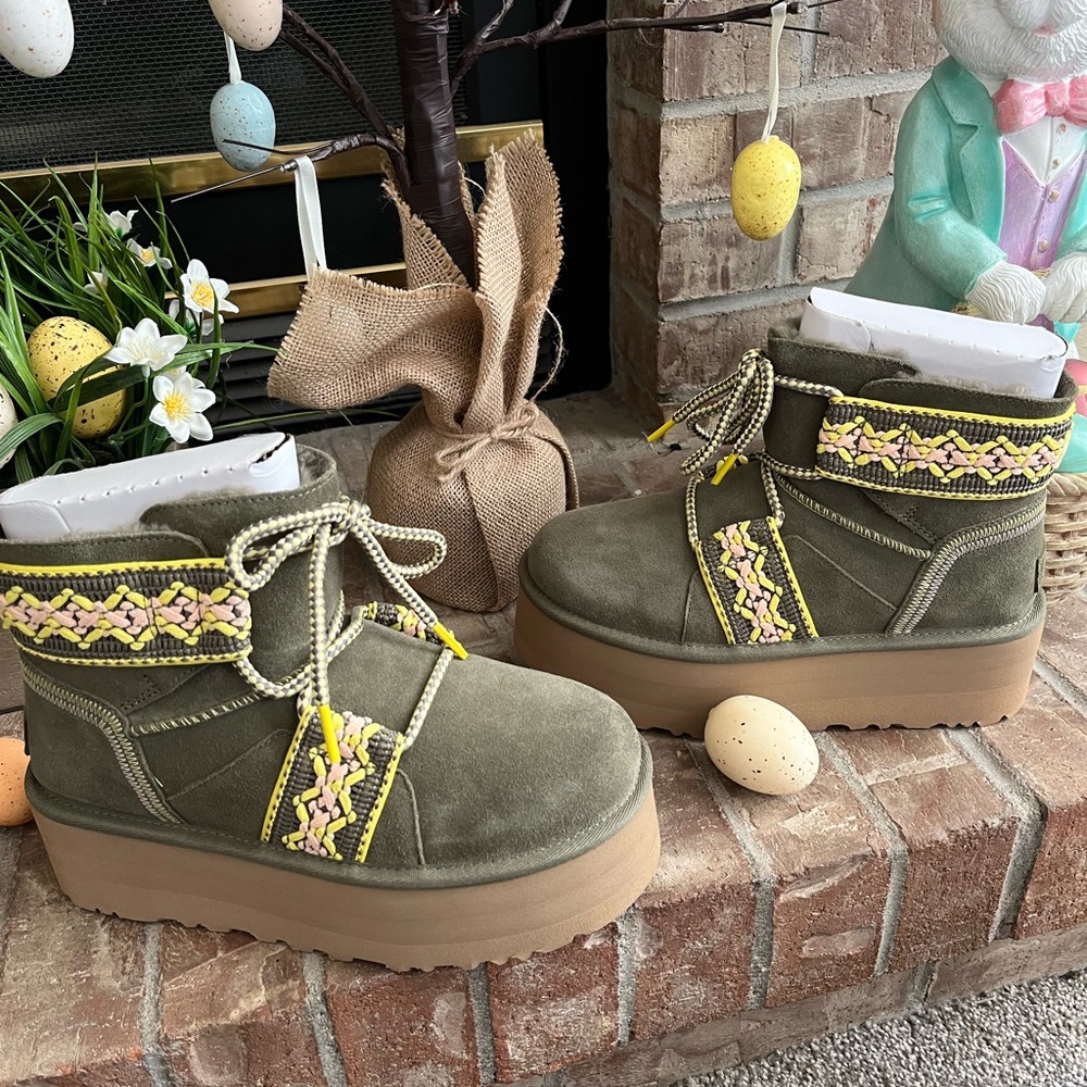 Ugg NIB Size 6 mini braid platforms , green in color